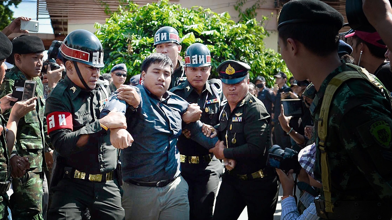 ปูมหลังชีวิต “จ่านิว” สุดยากจน ถูกกด อุ้มเข้าป่า นักสู้การเมือง สู่โดนสกรัม