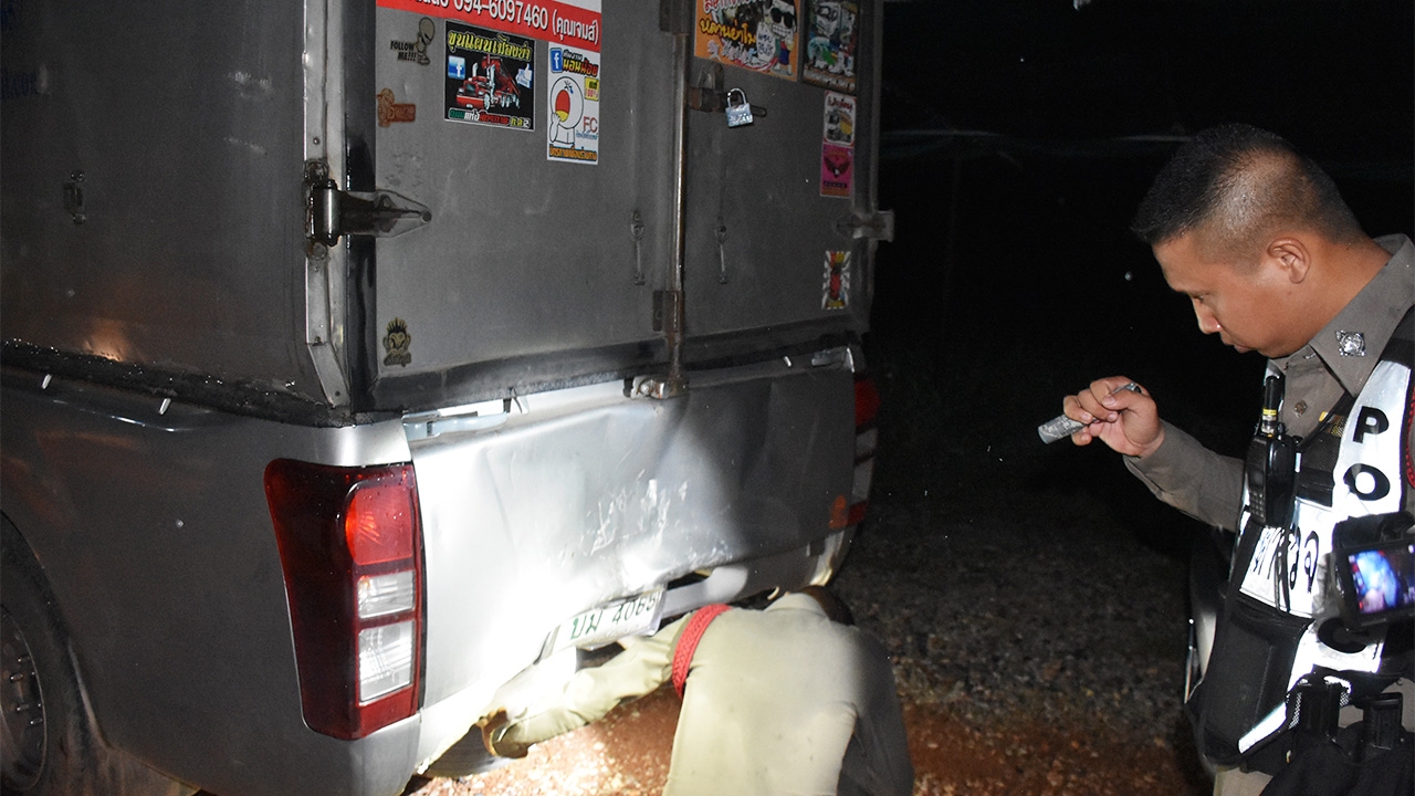 ล่าระทึก กระบะซิ่งแหกด่าน ด.ต.ใจเด็ดไล่จับ ควบจยย.ชนท้ายบาดเจ็บ