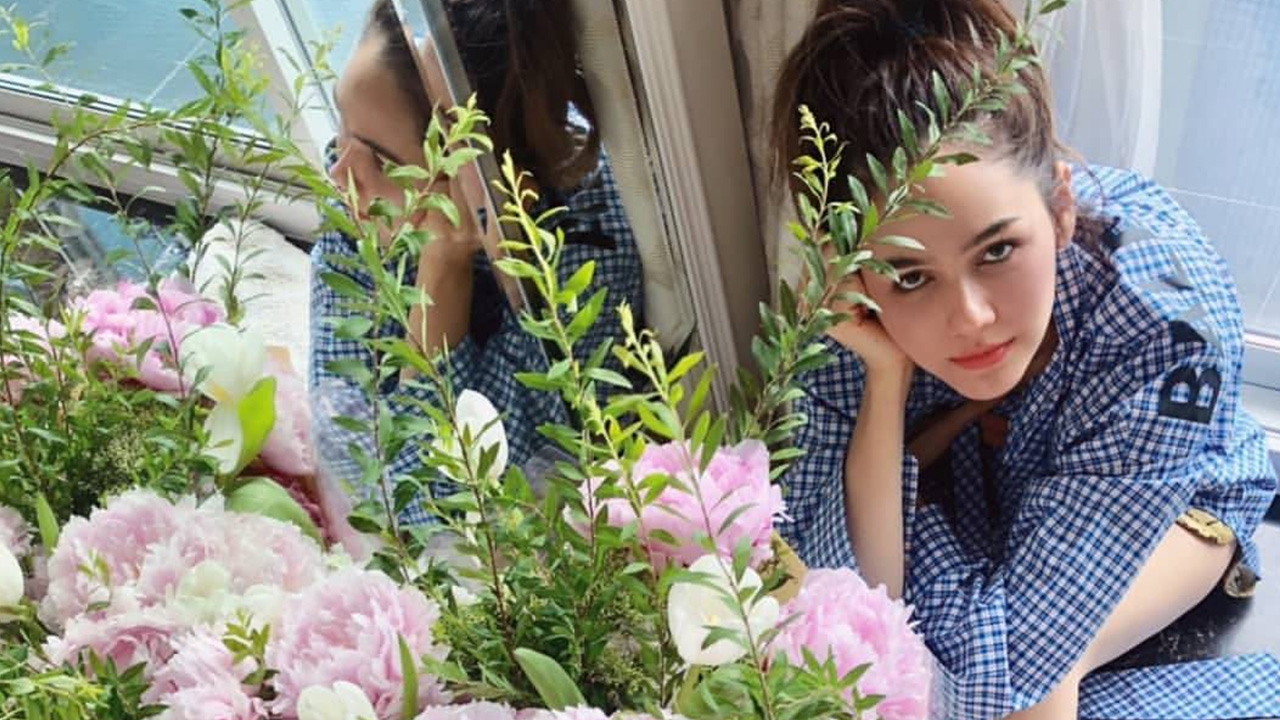 อื้อหือ! น็อต วิศรุต เซอร์ไพรส์วันเกิด ชมพู่ ด้วยช่อดอกพีโอนีใหญ่ยักษ์