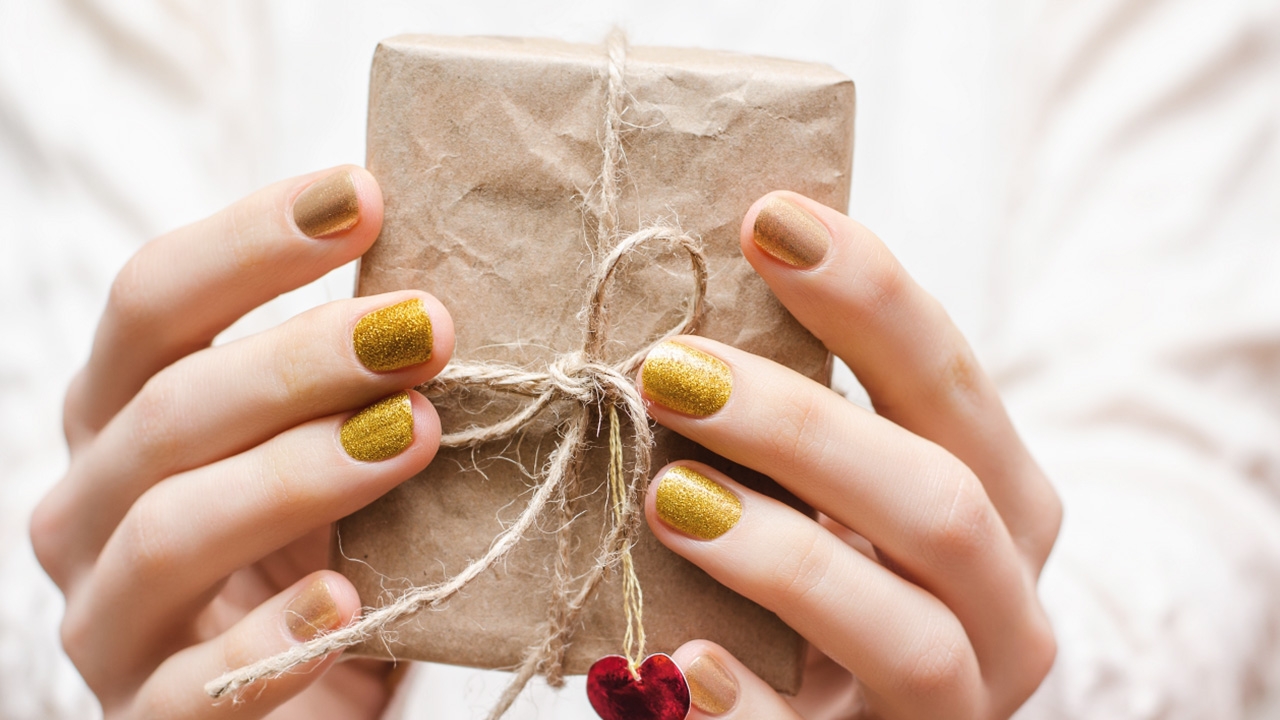 "สีเล็บ" ประจำวันเกิด ทาแล้วเสริมดวง ความรัก งานเงิน