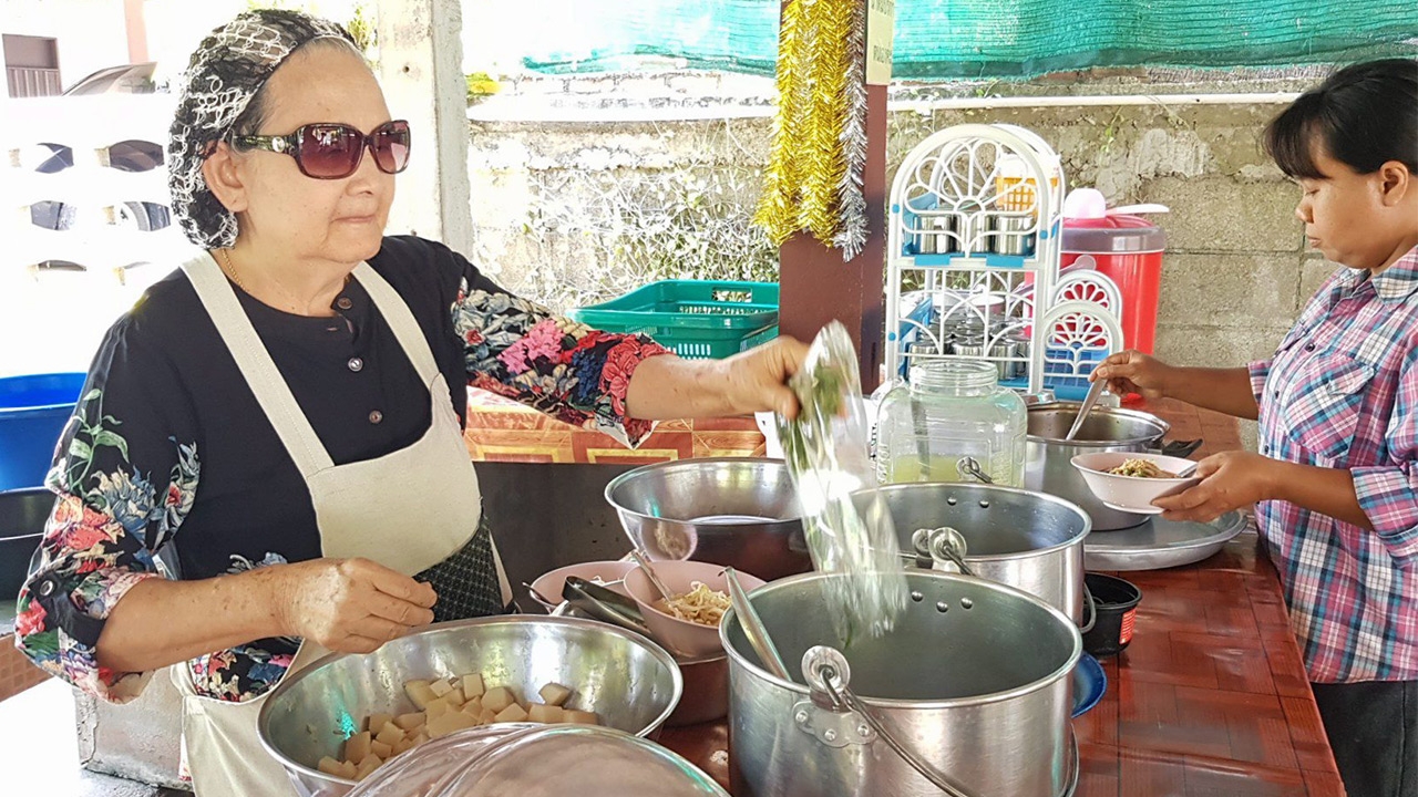 “ข้าวแรมฟืน” อาหารยอดนิยมชาวไทยลื้อ