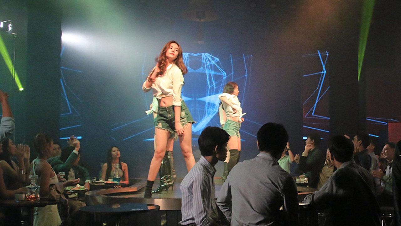 "มิ้นท์" ปลื้มเต้นโคโยตี้กระแสดี แอบเขินโชว์เอวขาวจั๊วะ