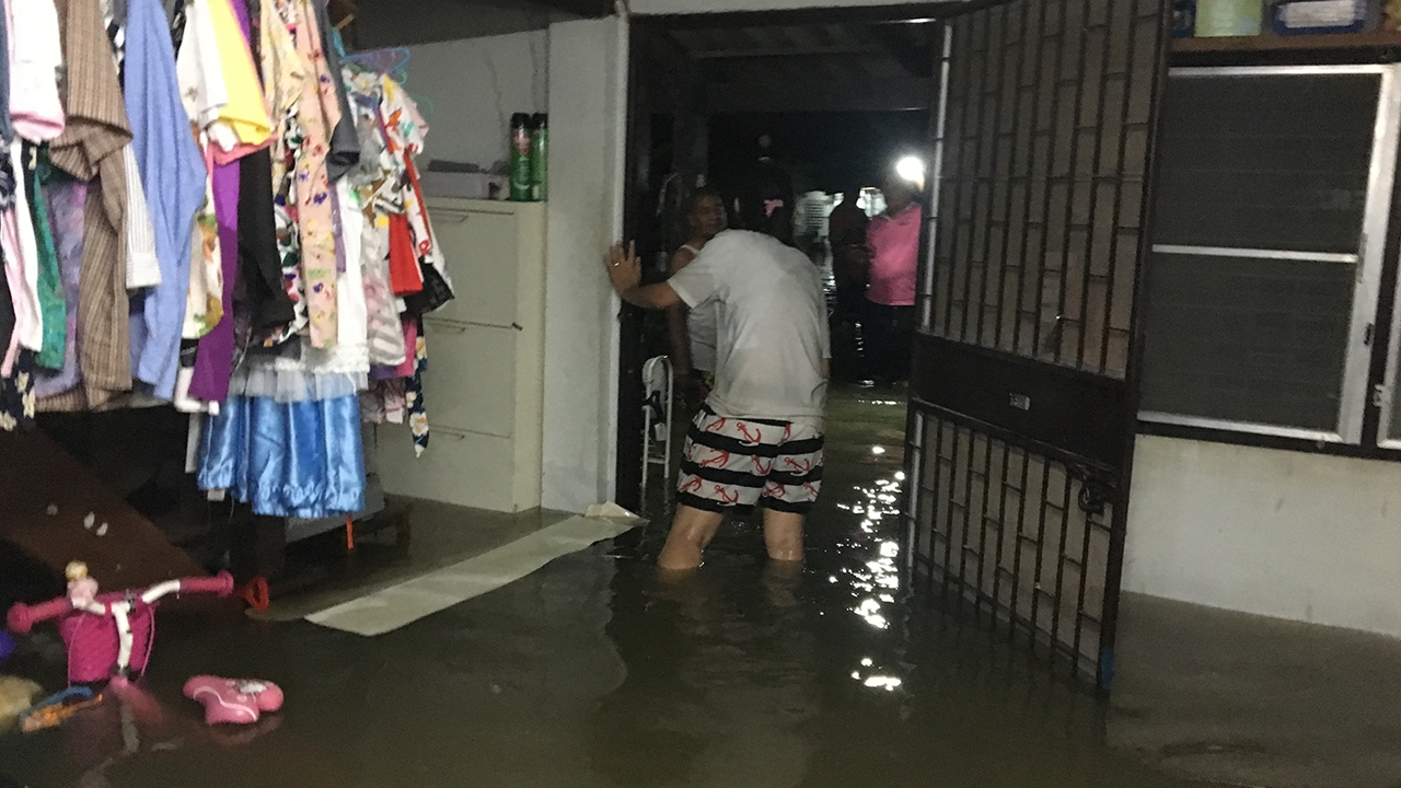 แค่5นาที ท่วมในพริบตา พนังกั้นน้ำคลองด่านพัง เร่งสำรวจความเสียหาย