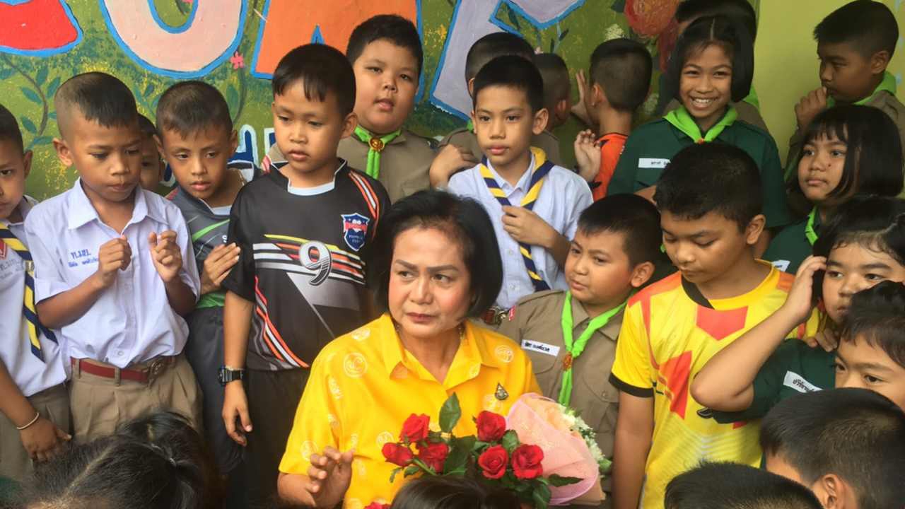 ให้กำลังใจ ผอ.โดนย้ายจาก"ต้มจืดวิญญาณไก่" ยอมรับ มีผู้รับเหมาทำอาหาร 