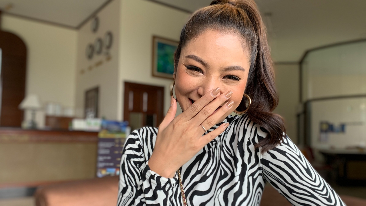 ไม่ๆๆๆ ไม่ออกความเห็น ฝ้าย ฝากรัฐบาลเรื่องเศรษฐกิจ