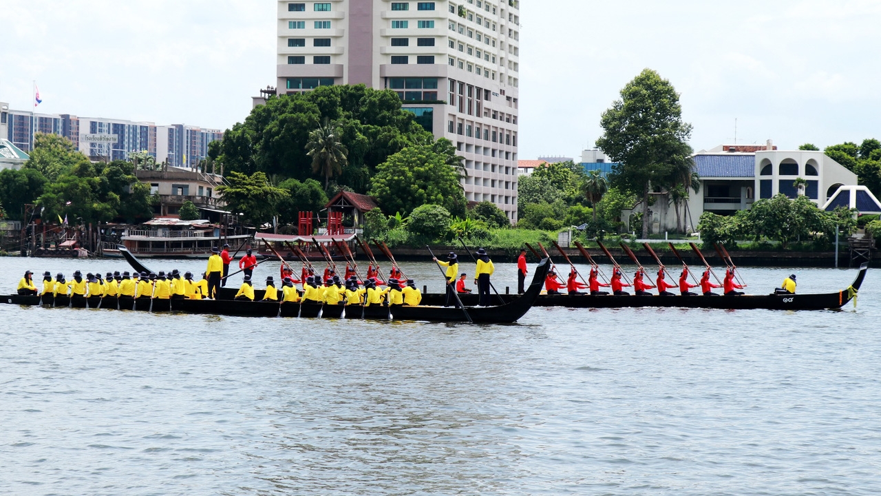 ทร.นำกำลังพลฝีพายเรือ 2,200 คน จัดซ้อมขบวนเรือในแม่น้ำเจ้าพระยา