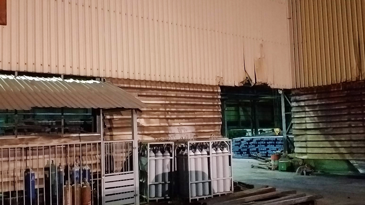 กระชากสายไฟฟ้าแรงสูงผูกคอตาย หนุ่มชาวพม่าทะเลาะกับแฟนสาว