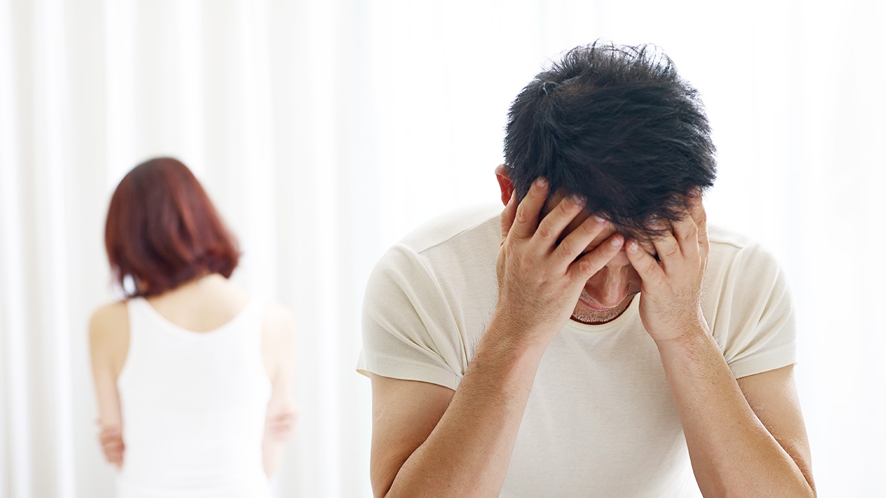 กว่าจะรู้ตัวก็เกือบสาย ผัวหย่าเมียที่แต่งงาน 20 ปี เพราะหลงอดีตดาวมหา'ลัย