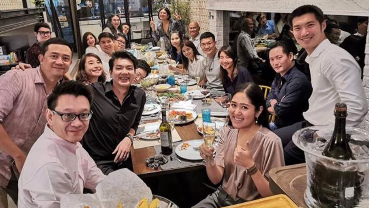 ศิริโชค ไม่สน อนาคตใหม่ กินหรู ดูแพง แต่สน นาฬิกา 2475ในภาพมากกว่า