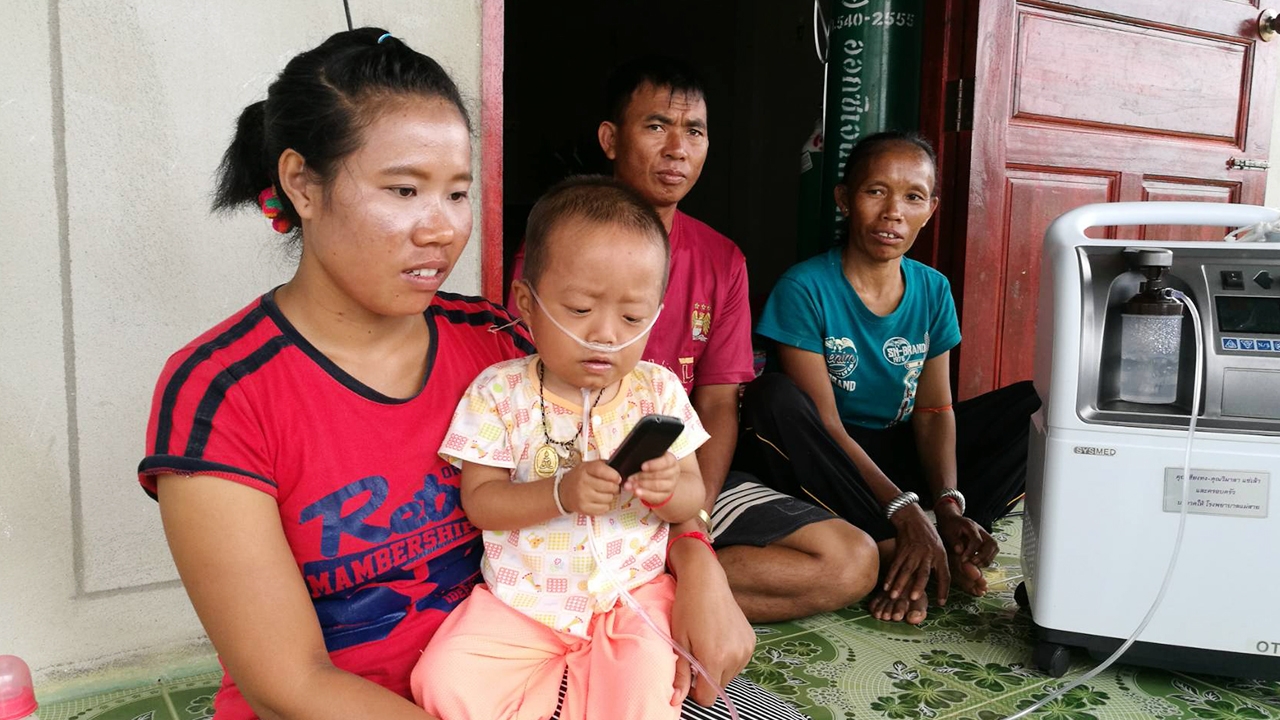 ขึ้นรถตู้แล้วโดนไล่ เปิดใจ พ่อแม่ ขี่จยย.พาลูกพร้อมถังออกซิเจนไป รพ.