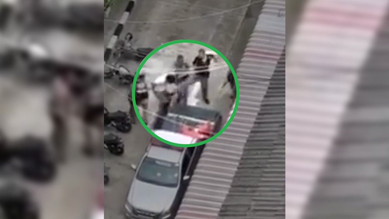 ผกก.สน.หลักสอง ชี้แจงปม ตำรวจรุมตี "ผู้ต้องหา" เหตุขัดขืน ถ่มน้ำลายใส่ (คลิป)