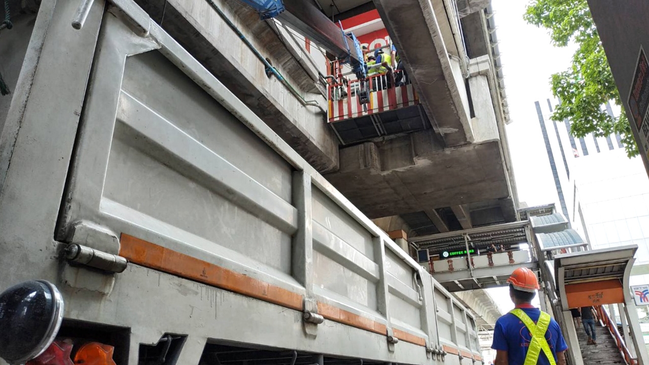 บีทีเอส แจงแผ่นคอนกรีตร่วง ขอบบัวผุกร่อน เนื่องจากน้ำรั่วซึม