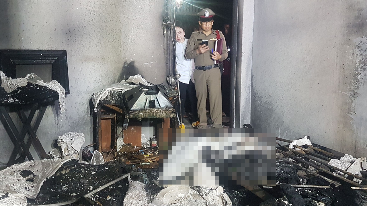 ไฟนรกเผาบ้าน คลอกหนุ่มใหญ่ป่วยเป็นมะเร็ง ตะเกียกตะกายหนีตาย ไม่ทัน