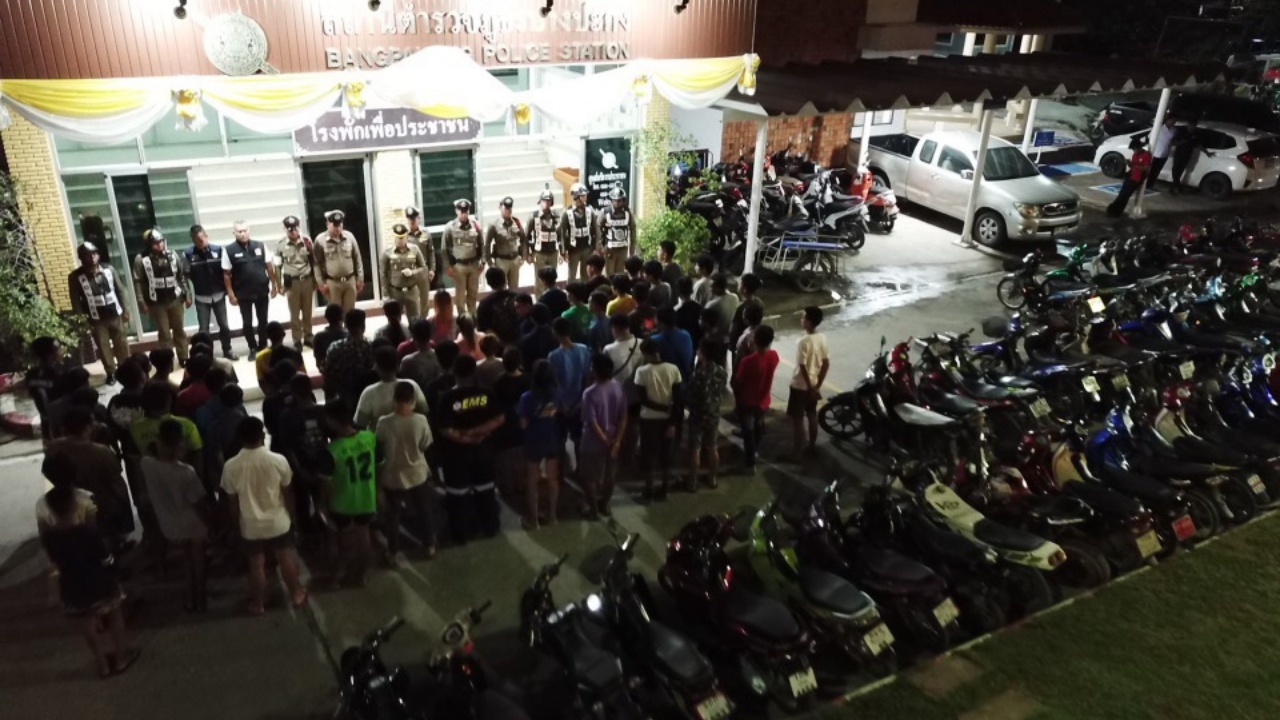 สภ.บางปะกงกวาดล้างจับรถแต่งซิ่ง จับเด็กแว้น 47 คนยึดจยย. 60 คัน