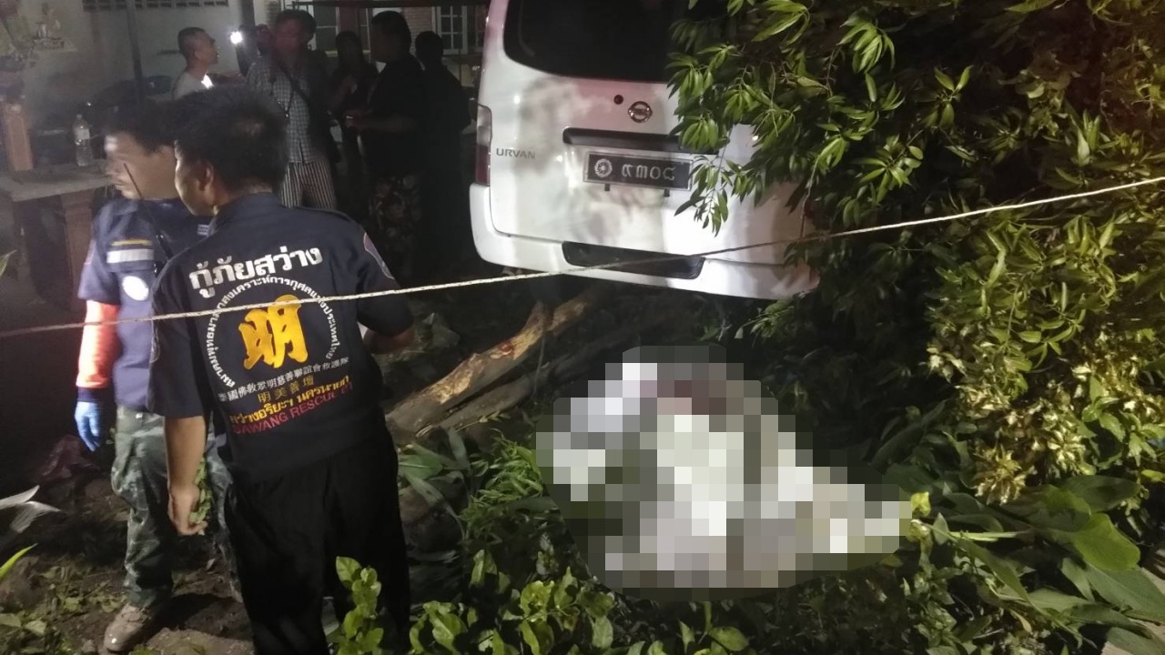 รถตู้ทหารชนจยย.พลทหารดุริยางค์ดับคาที่ หลังกลับมาเที่ยวบ้านเกิด
