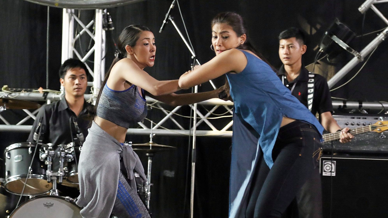 "ใหม่" ก็มั่นหน้าเกิ๊น! "นุ่น" หมั่นไส้ตบร่วงเวที