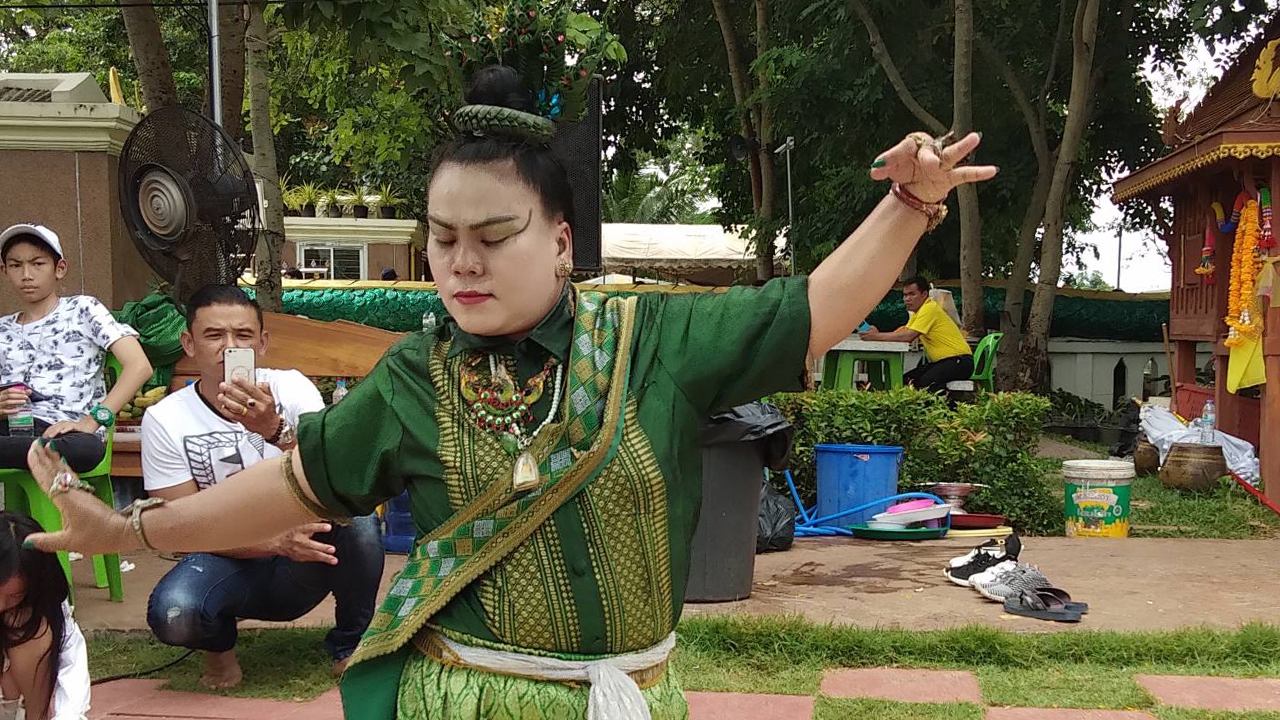 "เลขเด็ด" คำชะโนดคึกคัก "นาคน้อย" รำถวายพ่อปู่บอกเห็นเลข แต่ไม่หนุนให้เล่นหวย