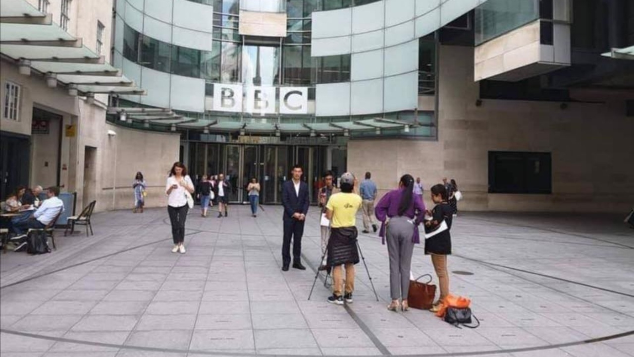 ส.ว."สมชาย"จับผิด"ธนาธร"ให้ BBC สัมภาษณ์ถึงอังกฤษ สงสัยแค่"จัดฉาก"