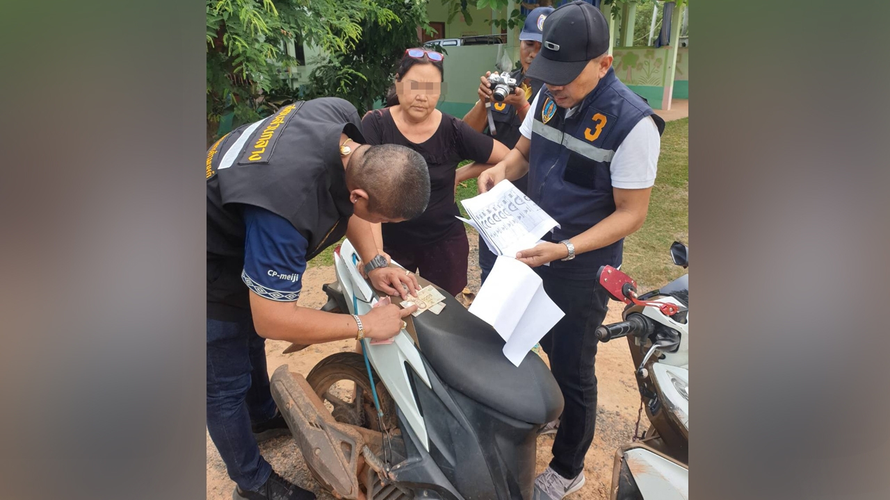 ล่อซื้อค้ากามเด็กสาวใจแตก รวบเจ๊ดา แม่เล้าแสบ ให้ยาบ้าเป็นค่าตัว