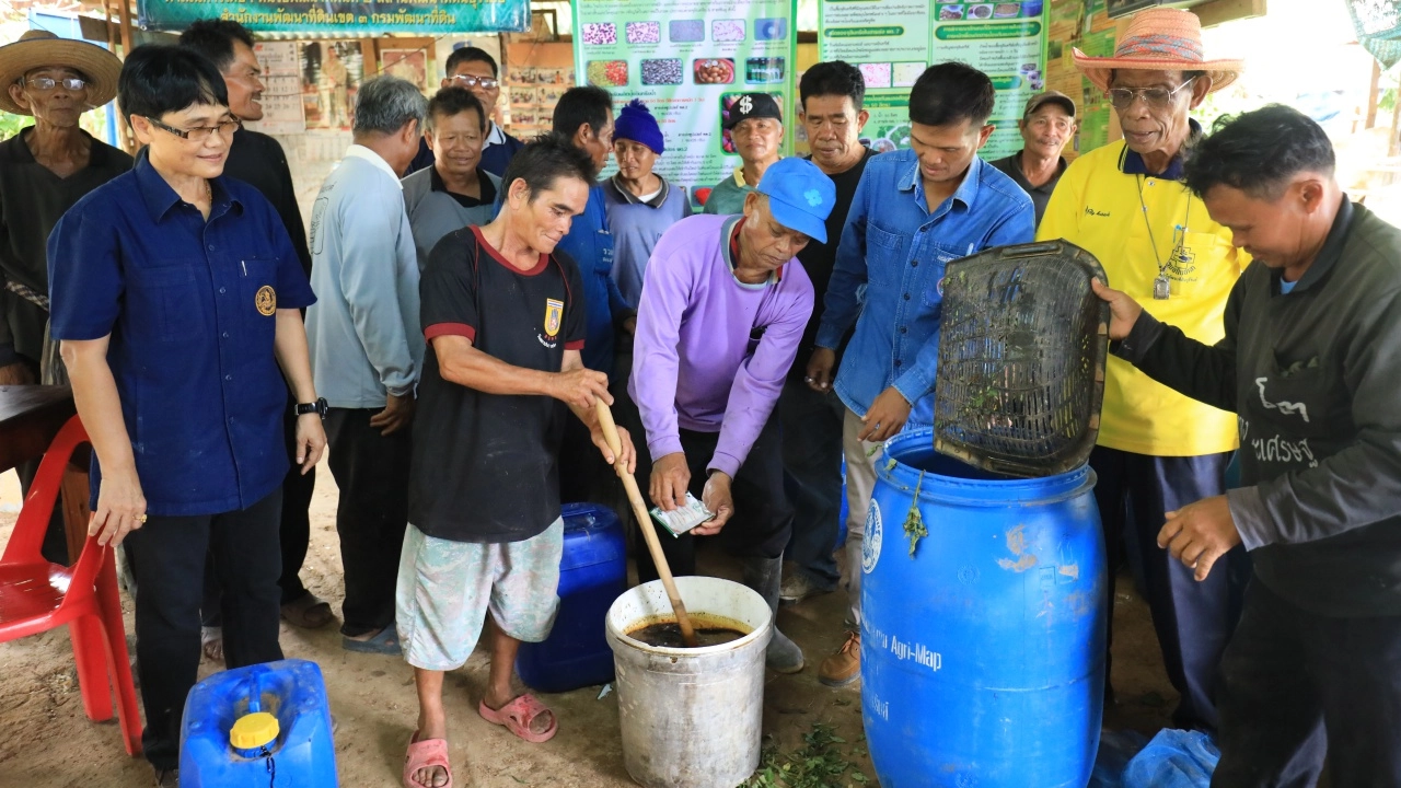 หมอดินอาสา อ.ลำปลายมาศ ยึด "พ่อหลวง" ต้นแบบทำเกษตรทฤษฎีใหม่