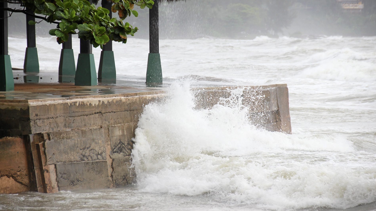 เตือนภาคใต้-ตะวันออก ระวังอันตรายจากฝนตกหนัก ทะเลมีคลื่นสูง