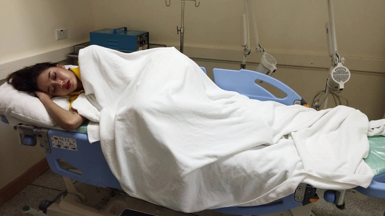 สาวงามวูบคากองเก็บตัวมิสไทยแลนด์เวิลด์ รีบหามส่ง รพ.ด่วน 