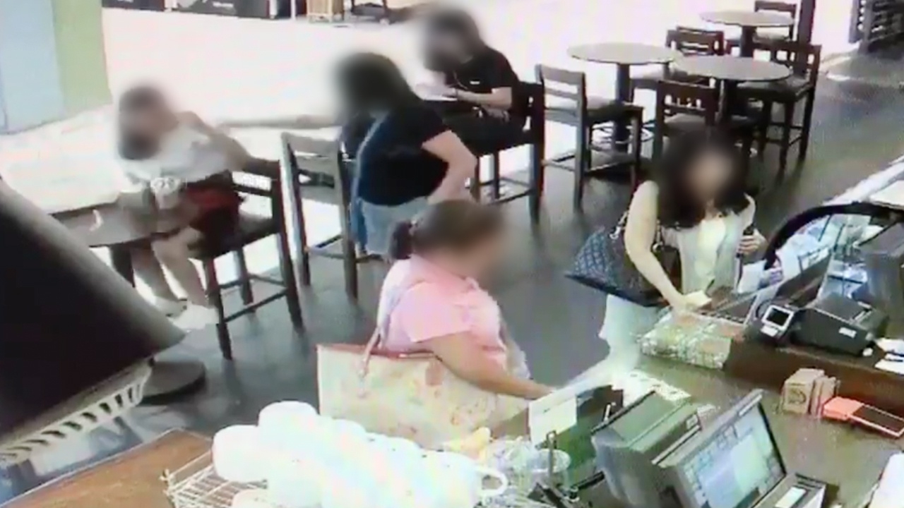 สาวเตือนภัย โดนหญิงเสื้อดำผลัก ด่าหยาบ เพียงเพราะใส่ชุดนักศึกษา (คลิป)