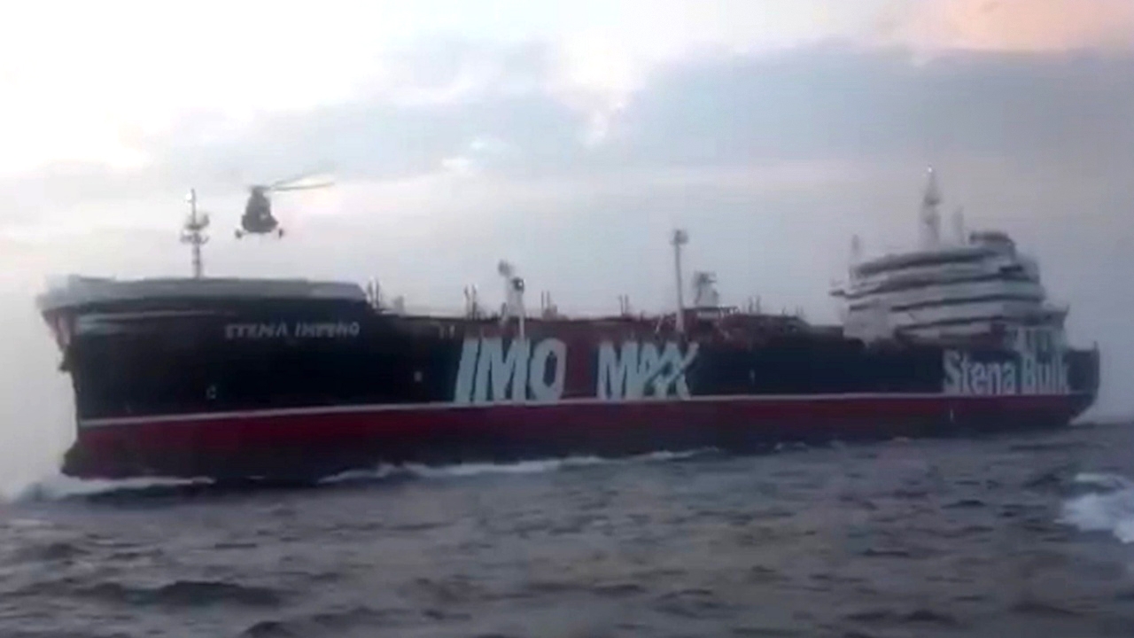 เผยเทปนาทีสุดเครียด เรือรบอังกฤษเตือนอิหร่าน ก่อนยึดเรือบรรทุกน้ำมัน (คลิป)