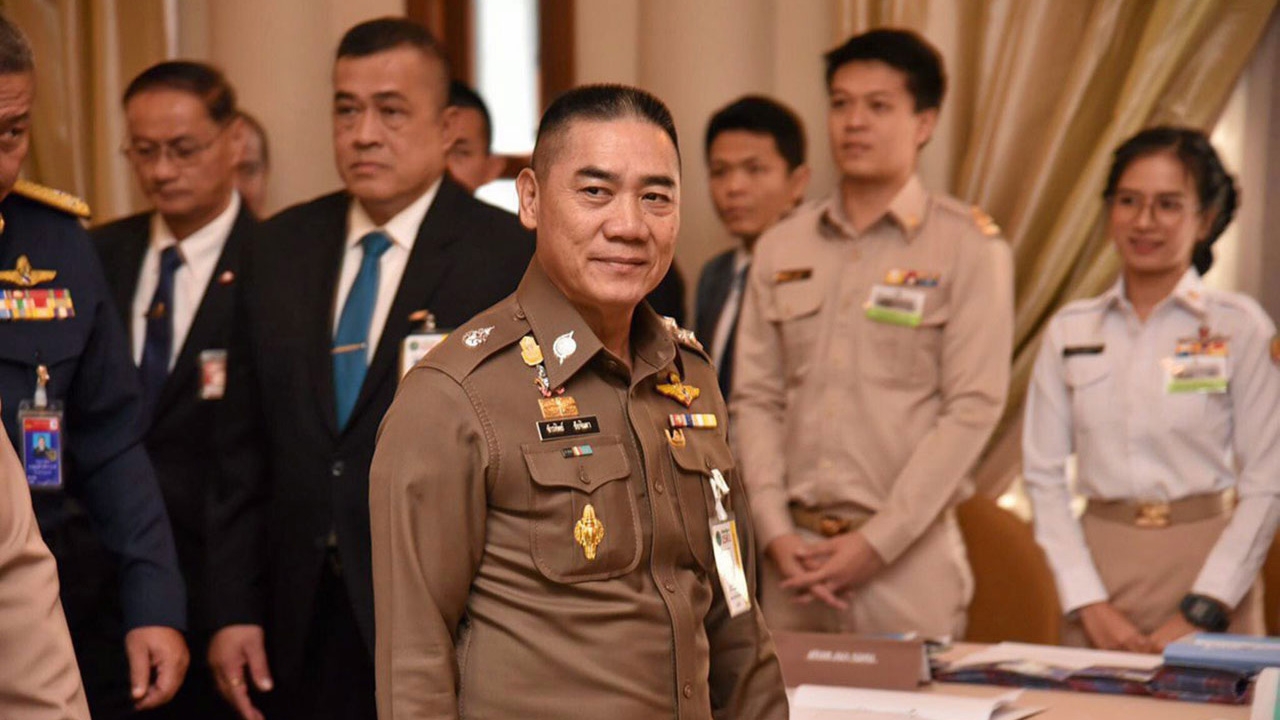 ยำตำรวจหั่นดอกไม้และกระบอง 04/08/62