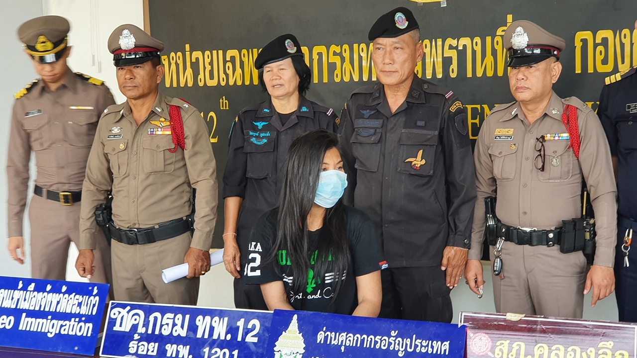 จับสาวบ่อนเขมรซุกไอซ์ในจิ๋ม ขัดขืน อ้างของใครไม่รู้มาลืมไว้