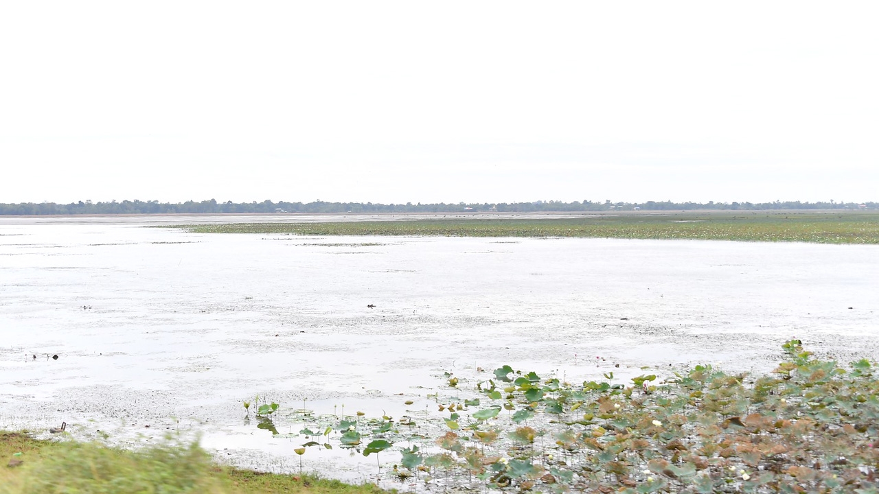 รมว.เกษตรฯ เฝ้าระวังภัยแล้ง 8 จ.อีสาน สั่งเร่งจัดหาแหล่งน้ำเสริม