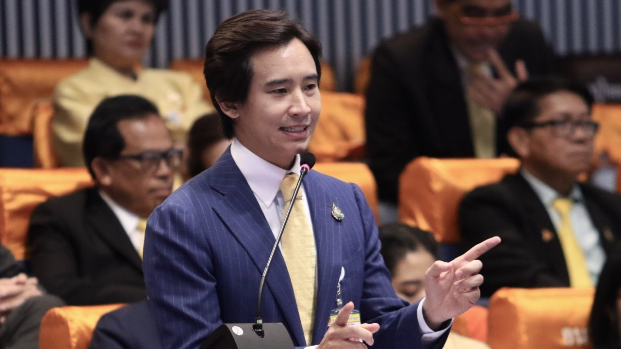 "ทิม พิธา" ดาวสภาชีวิตติดดิน บอกที่มาวลีเด็ด กระดุม 5 เม็ด ต้องแก้ติดใหม่