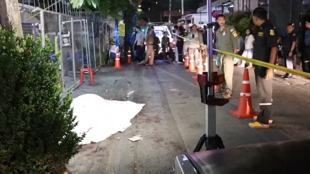 แก๊งวัยรุ่นโหด ขี่จยย.ไล่ทำร้ายนศ.ย่านพระราม 7 ปาดคอดับ 1 เจ็บ 2