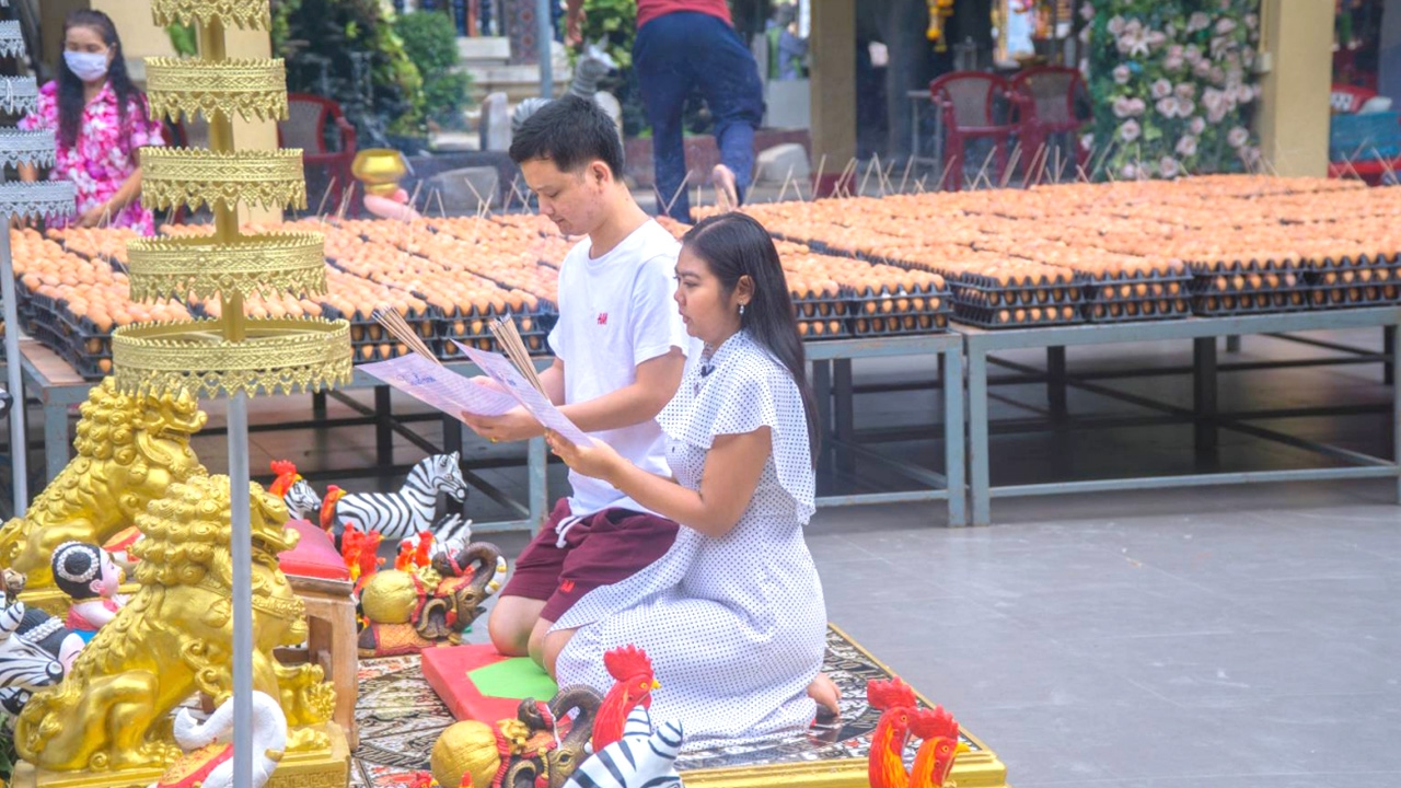 นักธุรกิจนำไข่กว่า 2หมื่นฟ้องแก้บนหลวงพ่อสมหวัง หลังค้าขายสำเร็จ