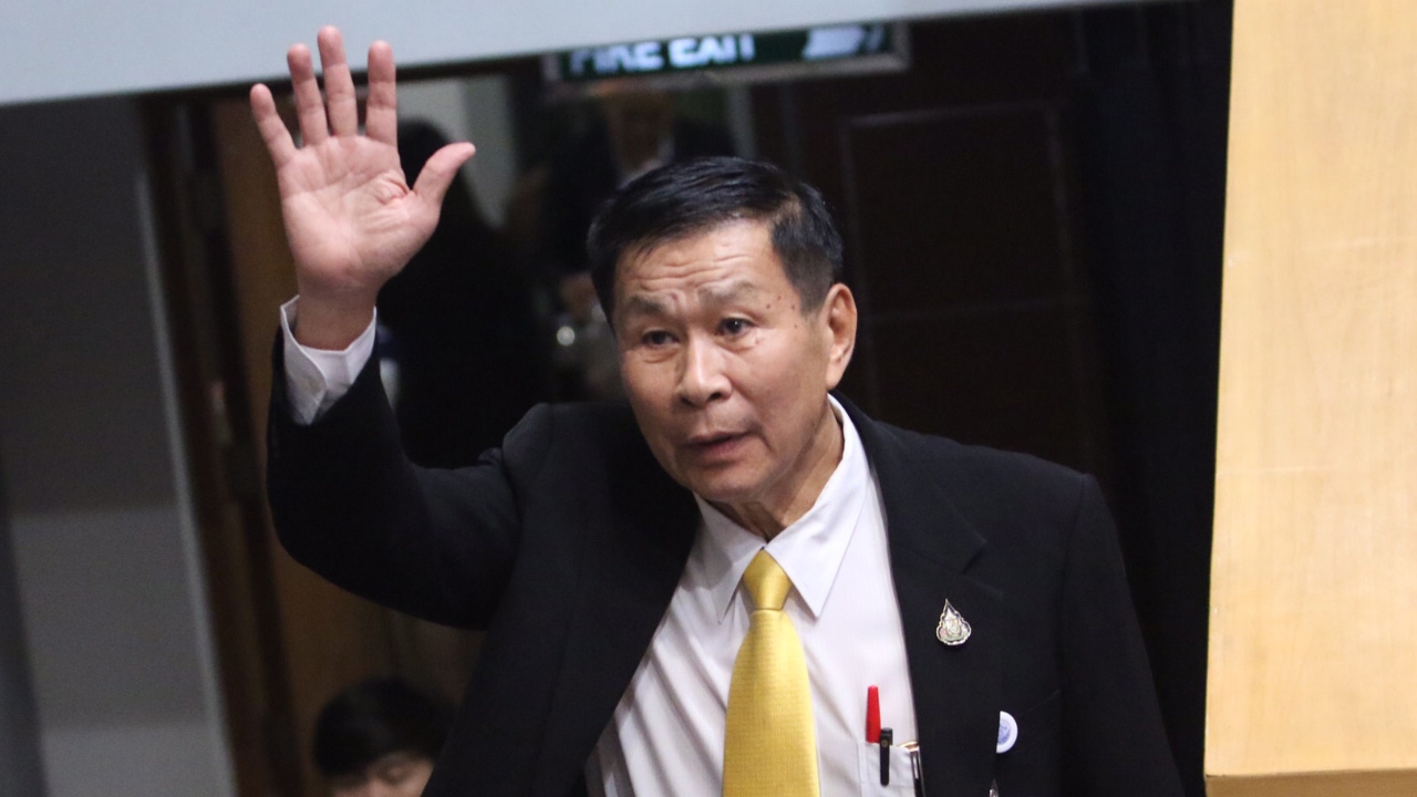 “เสรีพิศุทธ์” ถูก “พรเพชร” เชิญออกที่ประชุม หลังไม่ถอนคำพูดโกงเลือกตั้ง