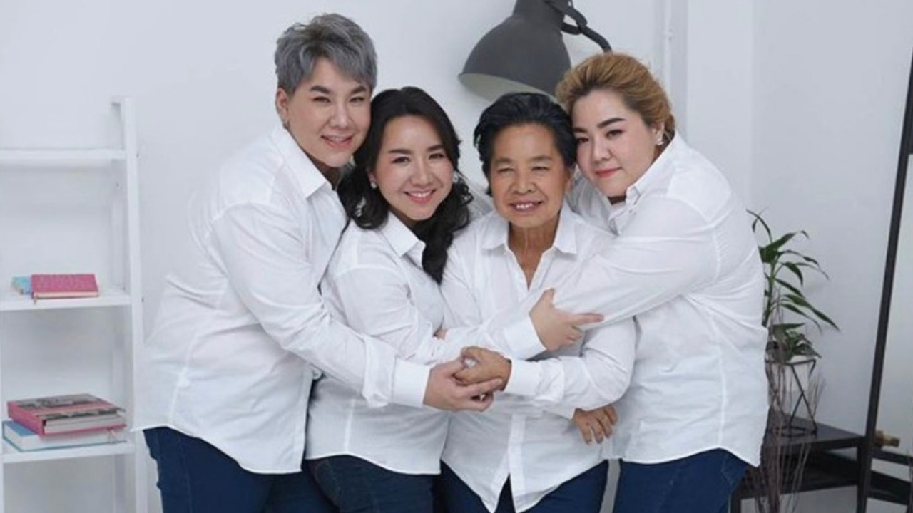 บุ๊คโกะ น้อมรับฉายาครอบครัวพลาสติก ล่าสุดพาน้องสาวอัพหน้าใหม่ที่เกาหลี