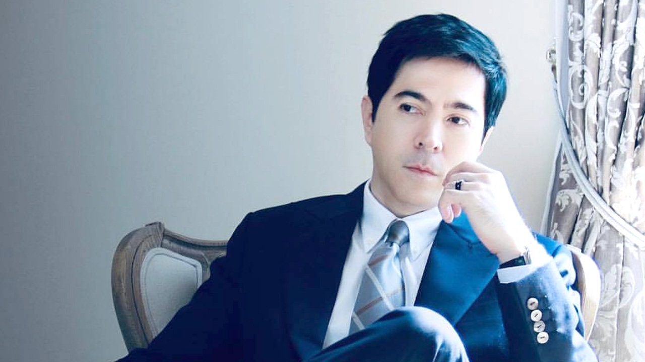 แซม ยุรนันท์ เผยภาพตัวเองในอดีต-ปัจจุบัน ผ่านไป 26 ปียังหล่อเนี้ยบ