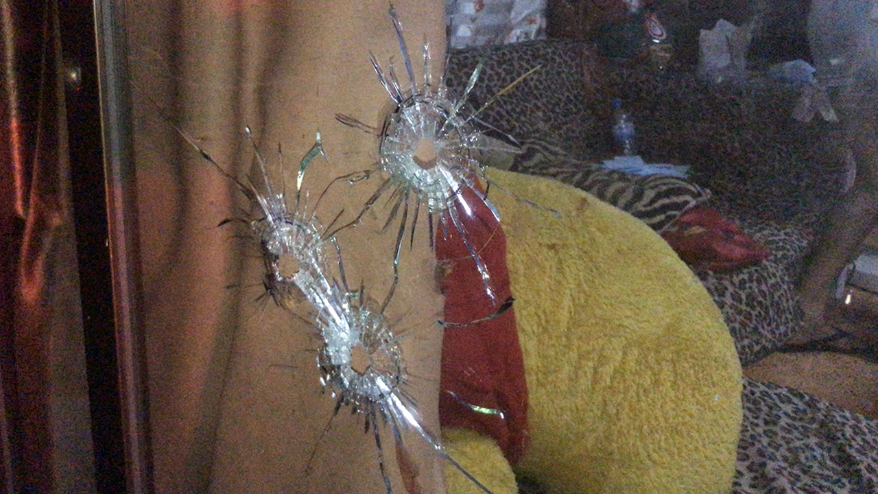 มือปืนโหด ยิงดับเจ้าของร้านยาดอง 3 นัดซ้อน ไม่สนเด็กเล็กนั่งข้างๆ