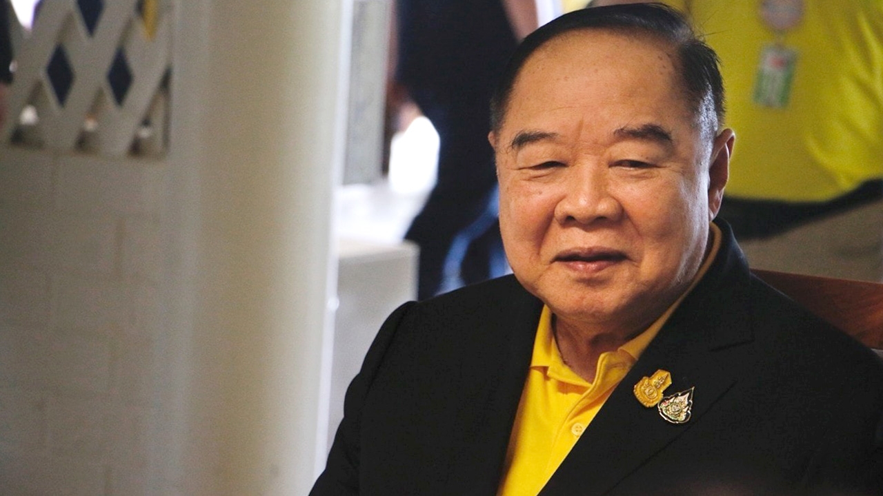 “บิ๊กป้อม” ลั่นอยู่ยาว 4 ปี ชวน “บิ๊กตู่” นั่งยิ้มในสภา ไม่มีนอตหลุด