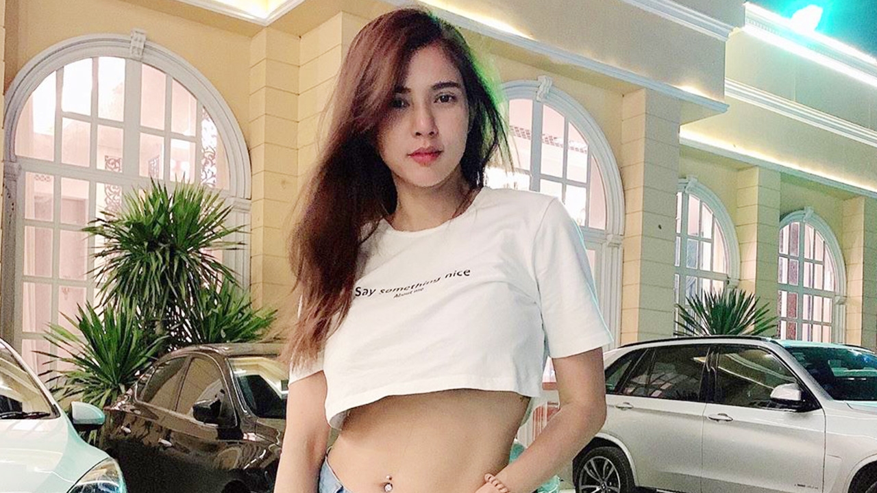 หุ่นแม่ลูกอ่อนคลอดลูกได้ 3 เดือน อุ้ม ลักขณา อวดหน้าท้องแบนราบ