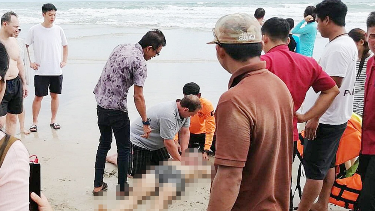 บีชการ์ด-กู้ภัยเกาะช้าง ช่วยปั๊มหัวใจฝรั่งถูกคลื่นซัด จมทะเลฟื้นกลับมาได้