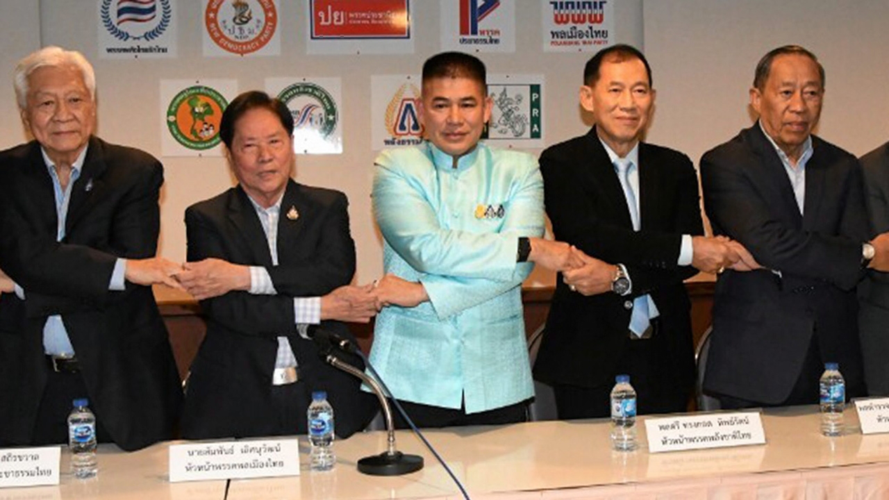 พรรคเล็กกับเรื่องใหญ่