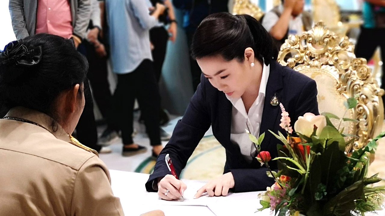 “จุฑาฑัตต” รายงานตัวหลังได้เป็น ส.ส.ปาร์ตี้ลิสต์ แทน “หม่อมเต่า”