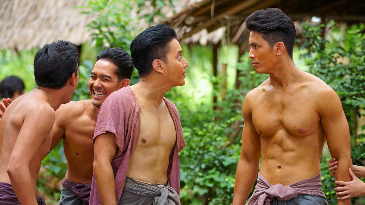 “สน-ตุ้ย” เบ่งกล้ามอวดซิกซ์แพ็ก “เดียร์น่า” เกล้ามวยย้อนวัยกุมารี