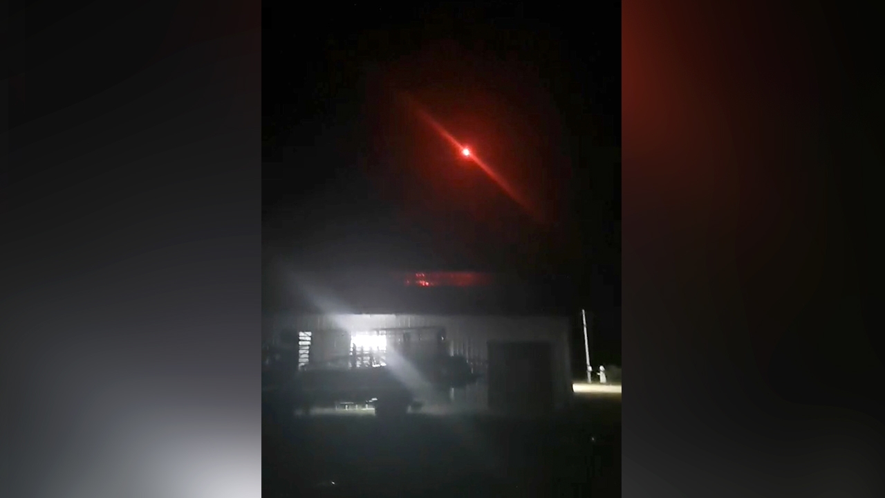 ชาวบ้านตะลึง ดวงไฟประหลาด ลอยเหนือหมู่บ้าน เชื่อลูกแก้วศักดิ์สิทธิ์