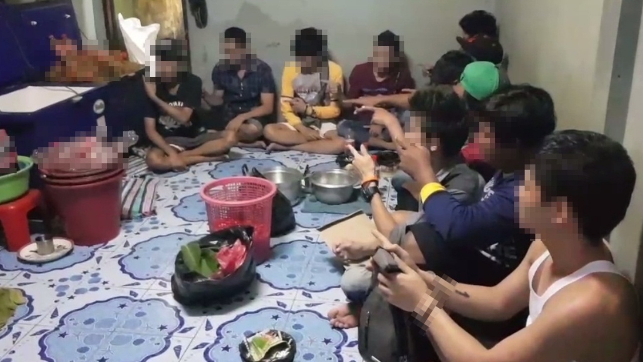 มิติใหม่ บุฟเฟต์น้ำท่อม หนุ่มเปิดห้องให้ดื่มไม่อั้น เก็บหัวละ 50 บาท