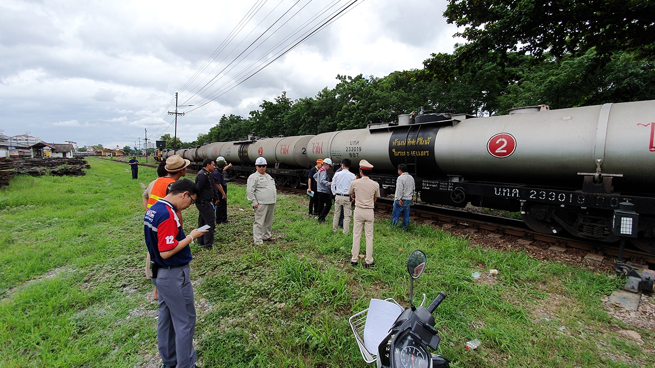 รถไฟบรรทุกน้ำมัน ล้อตกราง 3 โบกี้ที่เชียงใหม่ คาดเคลียร์รางได้เย็นนี้