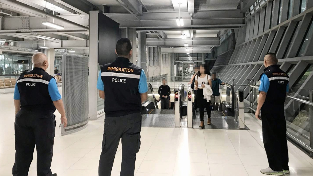 สาวระบายทำยังไงดี แม่อยากช่วยพี่สาวปลดหนี้จะไปเป็น "ผีน้อย" ในต่างแดน