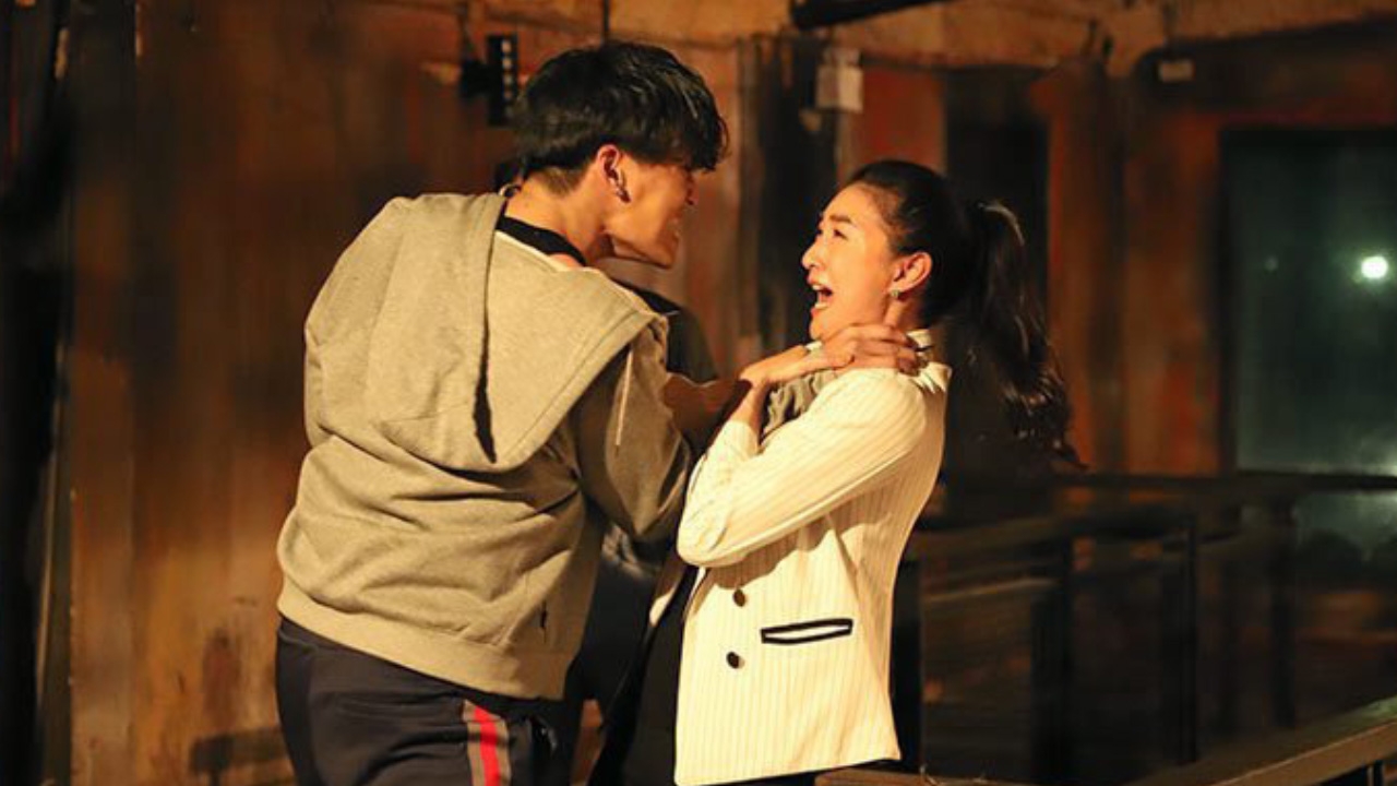 "ฮั่น" เล่นนอกบทเลียหู "แพนเค้ก" โดนสวนตบกลับแรงมาก็แรงไป