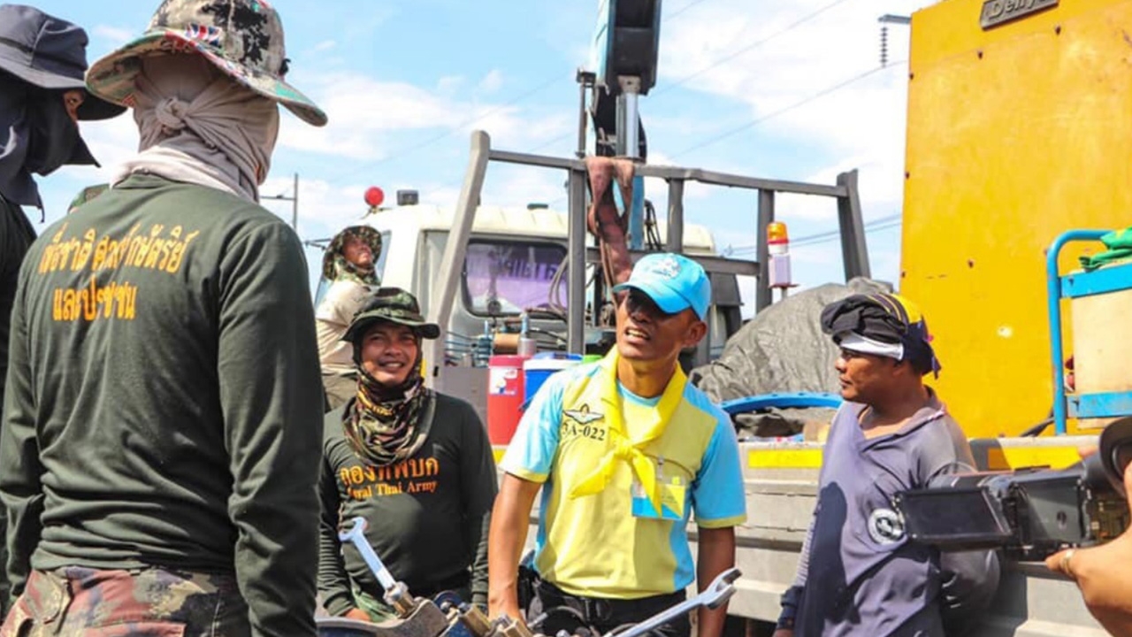 "บิ๊กแดง"สั่งระดมกำลังทหาร เร่งผันน้ำ แก้ภัยแล้งจนกว่าจะคลี่คลาย 